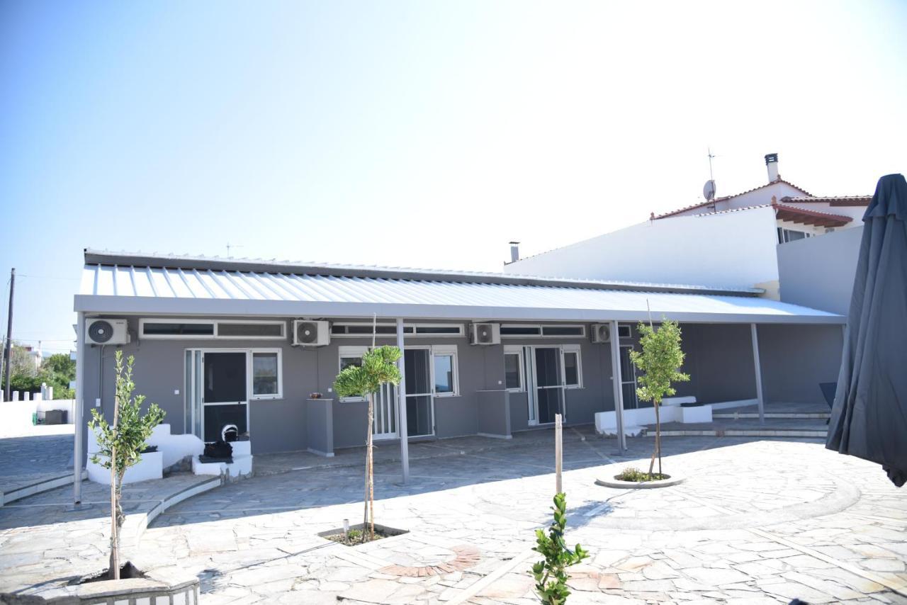 Family Apartments 3 Lechaio Exterior photo